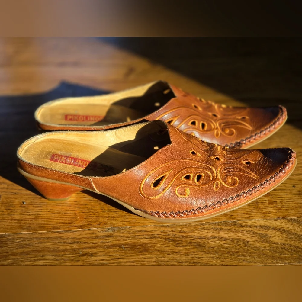 PIKOLINOS Women's Tan Leather Mules with Cutout Design - Picture 1 of 4